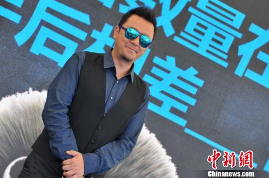 打赏成瘾父子档：初二男生一日挥金五万其父四年豪掷百万家长表示自责的简单介绍