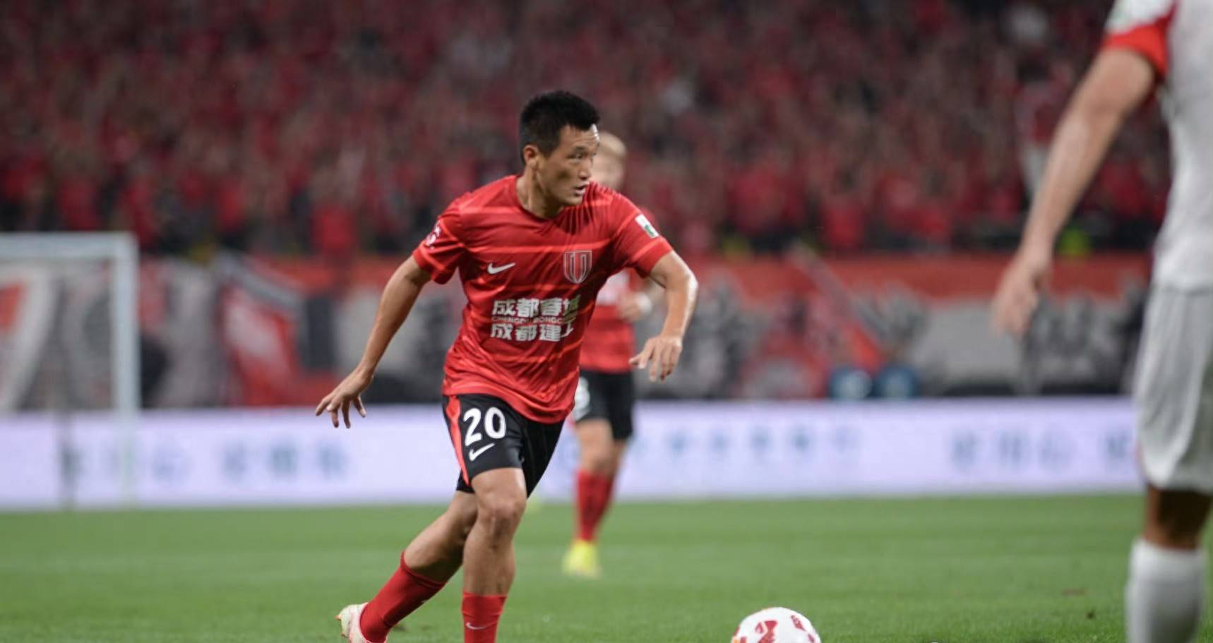 海港弃将！长春亚泰签下U22国脚艾菲尔丁，他能成保级奇兵？