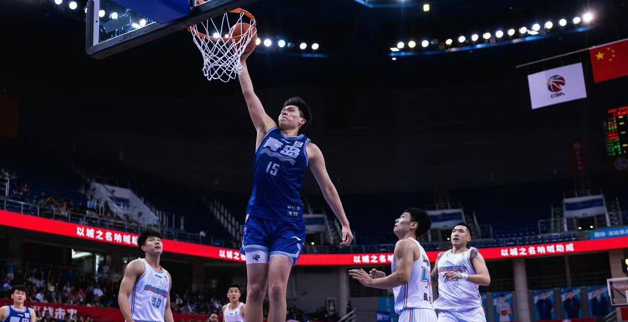 高诗岩17+9山东险胜新疆齐麟17分李炎哲15分