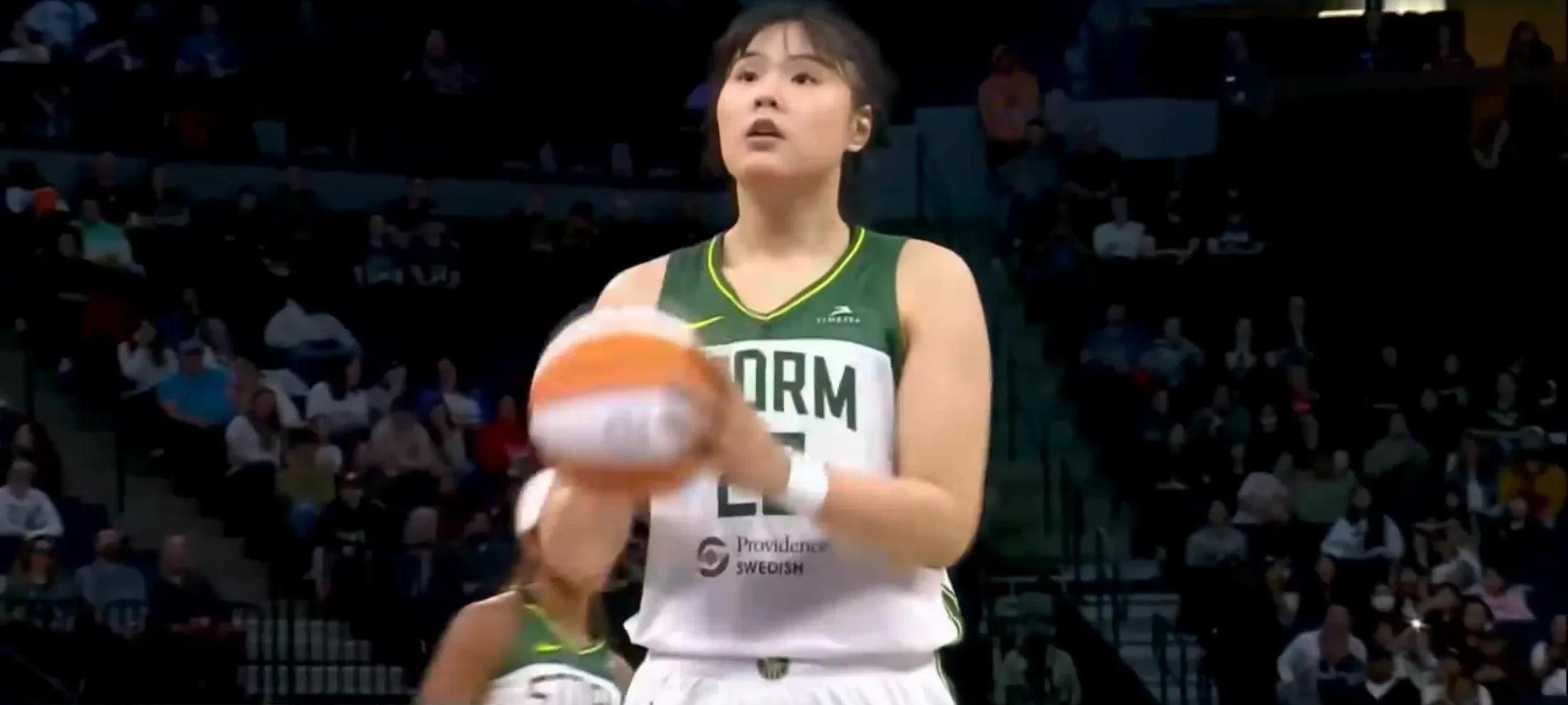 WNBA飞翼队86-83送太阳队五连败，李月汝11分9篮板3助攻1抢断